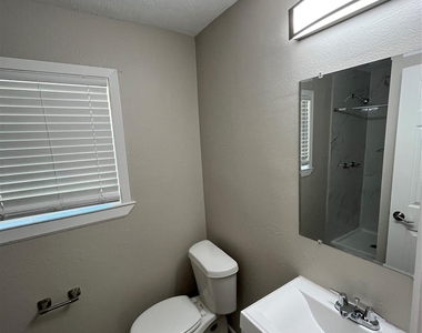 1843 Greendale Drive - Photo Thumbnail 11