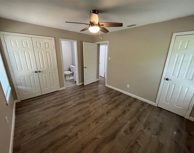 1843 Greendale Drive - Photo Thumbnail 10