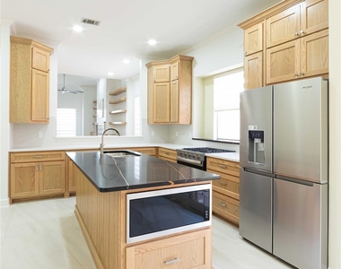 6080 Thursby Avenue - Photo Thumbnail 8