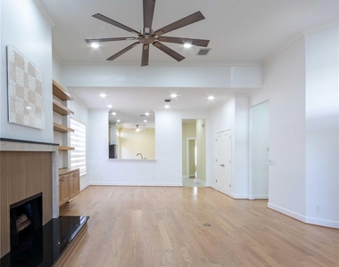 6080 Thursby Avenue - Photo Thumbnail 4