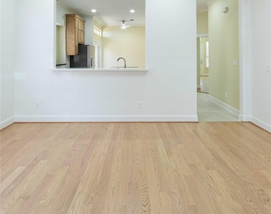 6080 Thursby Avenue - Photo Thumbnail 5