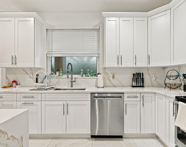 1720 Corsica Drive - Photo Thumbnail 5