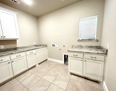 1400 Via Toscana Lane - Photo Thumbnail 29