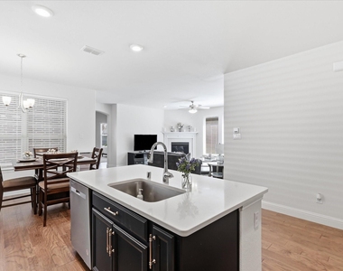 1704 Blakely Place - Photo Thumbnail 3
