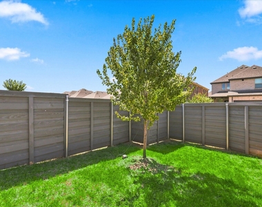 1704 Blakely Place - Photo Thumbnail 13