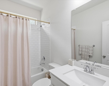1704 Blakely Place - Photo Thumbnail 10