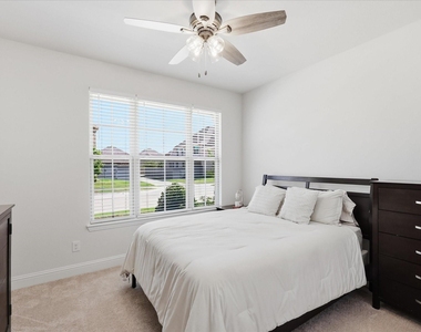 1704 Blakely Place - Photo Thumbnail 9
