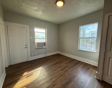 431 E 8th Street - Photo Thumbnail 5