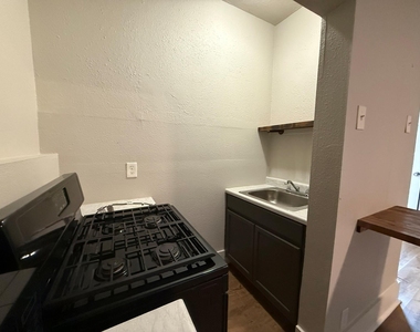 431 E 8th Street - Photo Thumbnail 4