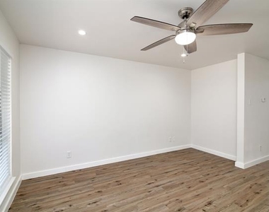 2722 Throckmorton Street - Photo Thumbnail 5
