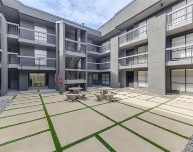 2722 Throckmorton Street - Photo Thumbnail 1