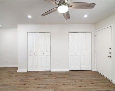 2722 Throckmorton Street - Photo Thumbnail 7