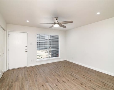 2722 Throckmorton Street - Photo Thumbnail 4