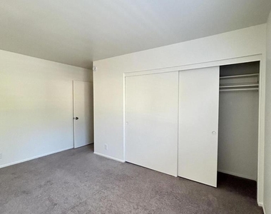 1001 Creekside Way - Photo Thumbnail 14