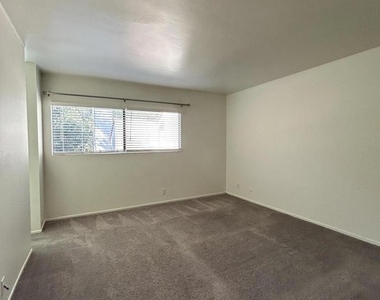 1001 Creekside Way - Photo Thumbnail 17
