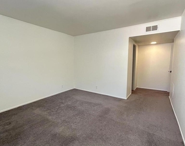 1001 Creekside Way - Photo Thumbnail 16
