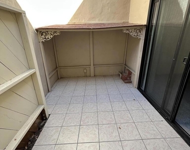 1001 Creekside Way - Photo Thumbnail 8