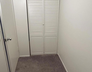 1001 Creekside Way - Photo Thumbnail 11