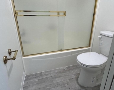 1001 Creekside Way - Photo Thumbnail 7