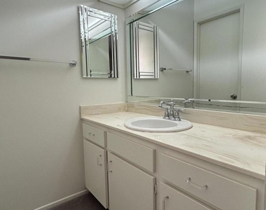 1001 Creekside Way - Photo Thumbnail 18