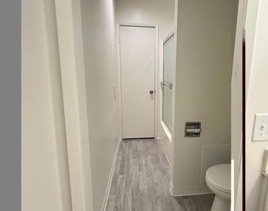 1001 Creekside Way - Photo Thumbnail 10