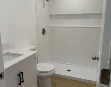 1521 N H Street - Photo Thumbnail 8