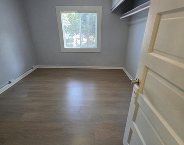 235 E Warner Street - Photo Thumbnail 7