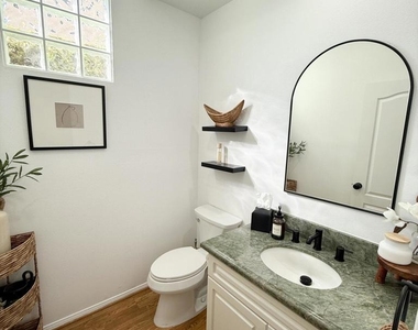 2805 Golf Villa Way - Photo Thumbnail 8