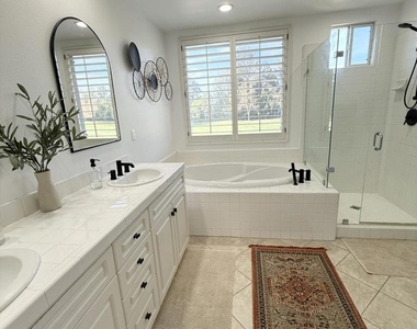 2805 Golf Villa Way - Photo Thumbnail 12