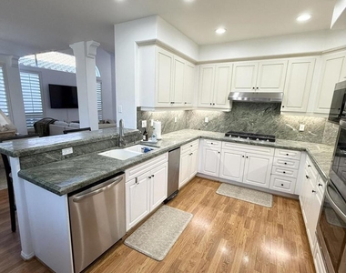 2805 Golf Villa Way - Photo Thumbnail 4