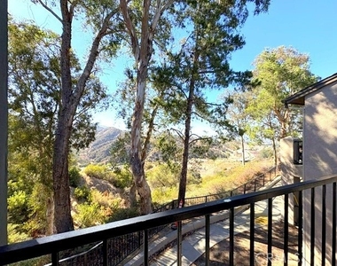 2564 Avenida Del Vista - Photo Thumbnail 6
