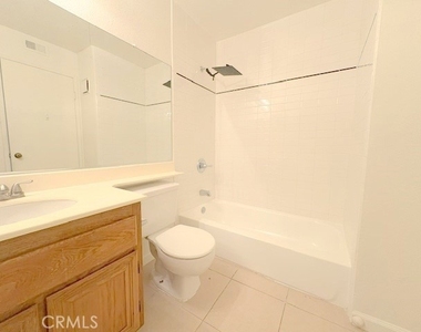 2564 Avenida Del Vista - Photo Thumbnail 5