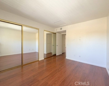 2564 Avenida Del Vista - Photo Thumbnail 4