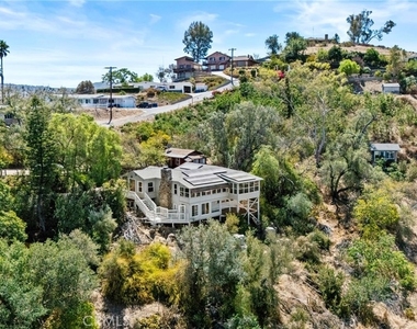 12833 Castle Court Drive - Photo Thumbnail 4