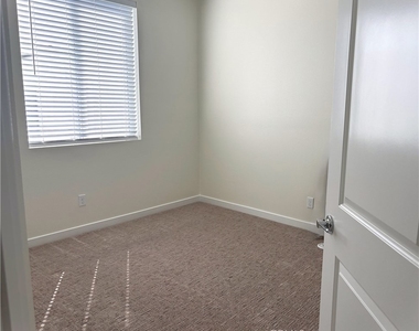 2516 S S Escondido Blvd - Photo Thumbnail 2