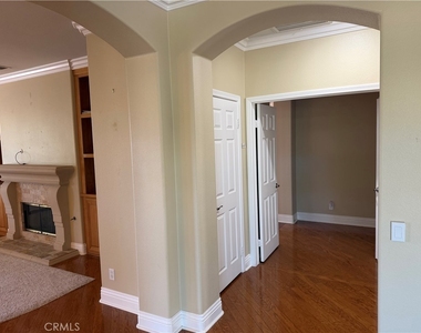 31581 Lakeridge Court - Photo Thumbnail 13