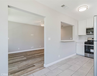 3002 W Victory Boulevard - Photo Thumbnail 9