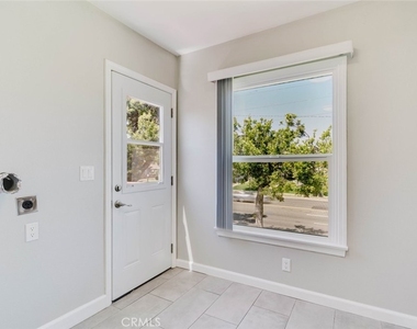 3002 W Victory Boulevard - Photo Thumbnail 13