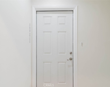 3002 W Victory Boulevard - Photo Thumbnail 4