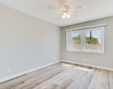 3002 W Victory Boulevard - Photo Thumbnail 19