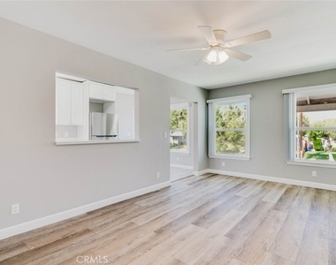 3002 W Victory Boulevard - Photo Thumbnail 5