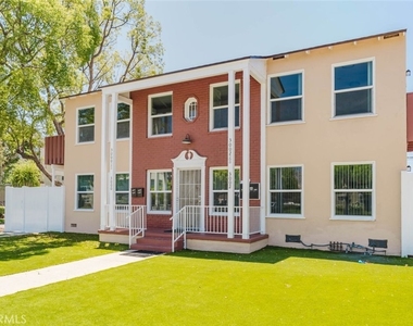 3002 W Victory Boulevard - Photo Thumbnail 2