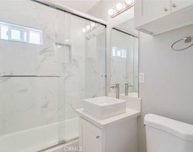 3002 W Victory Boulevard - Photo Thumbnail 16