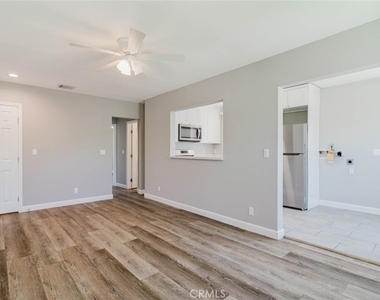 3002 W Victory Boulevard - Photo Thumbnail 6
