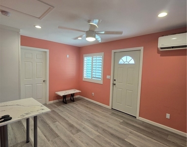 18546 Elkwood Street - Photo Thumbnail 4