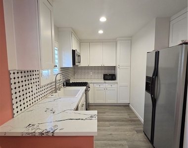 18546 Elkwood Street - Photo Thumbnail 6