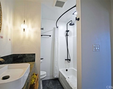 117 Kenneth Street - Photo Thumbnail 4