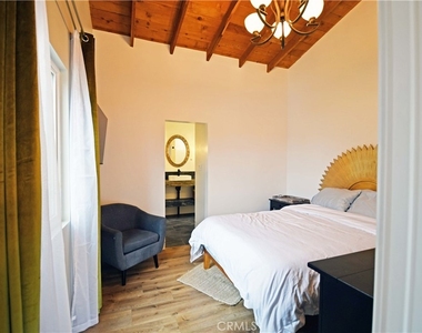 117 Kenneth Street - Photo Thumbnail 8