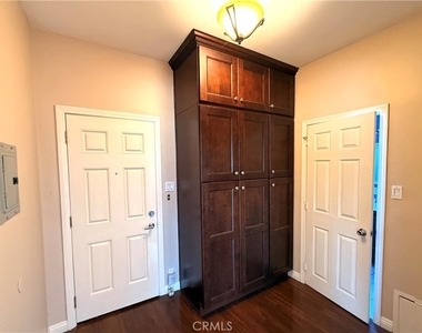 1335 N Alexandria Avenue - Photo Thumbnail 11