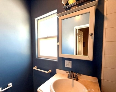 1335 N Alexandria Avenue - Photo Thumbnail 6